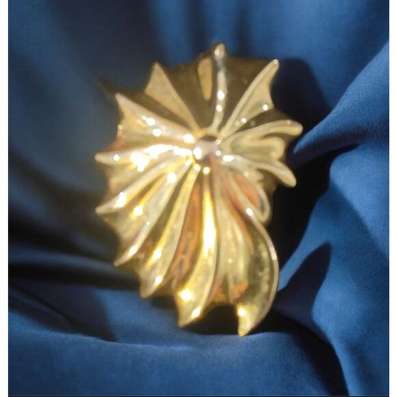 Dauplaise Gold Tone Scarf Shawl Clip Sun Shaped - Picture 3 of 5